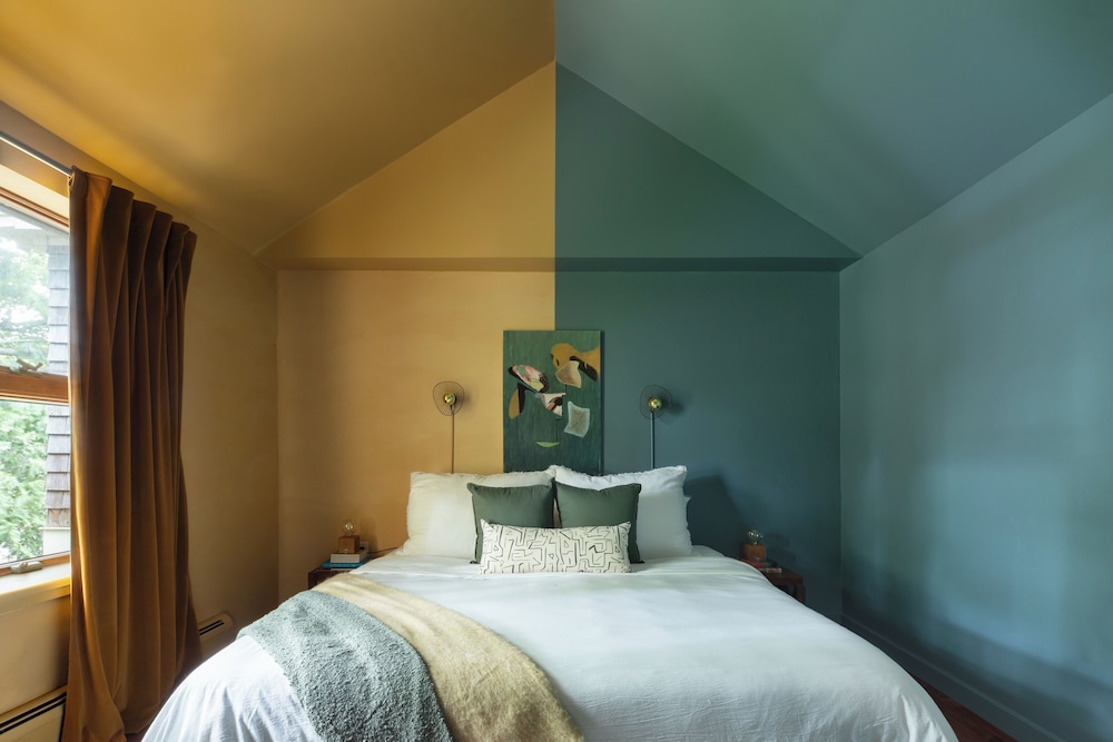 "Dug" Upper Single King Room photo 2