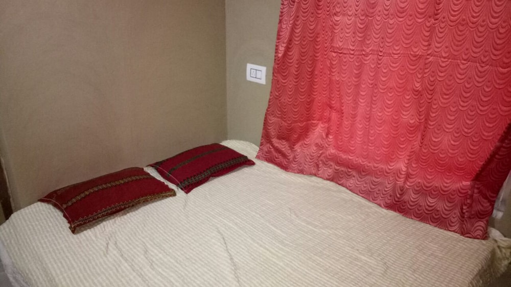 Basic Room, 1 Double Bed, Smoking photo 2
