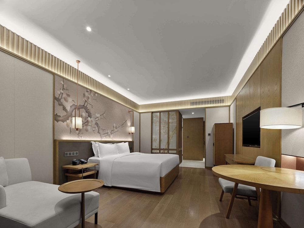 Deluxe Room, 1 King Bed