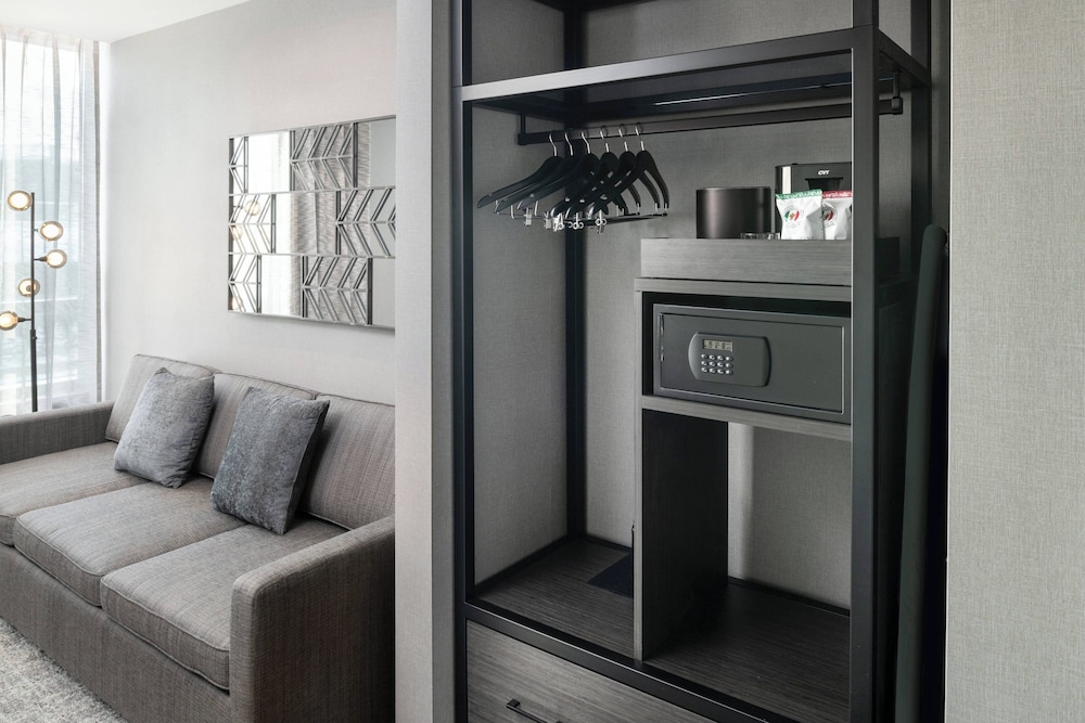 Suite, 1 King Bed with Sofa bed, Accessible, Corner (Mobility Accessible, Tub)