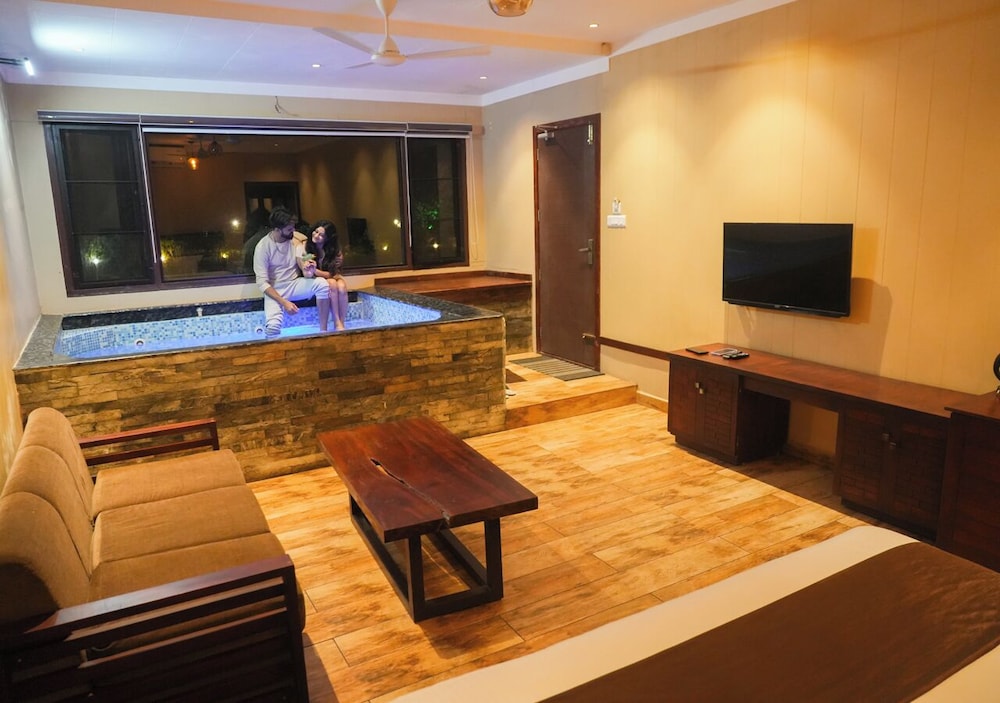 Plunge Pool Room