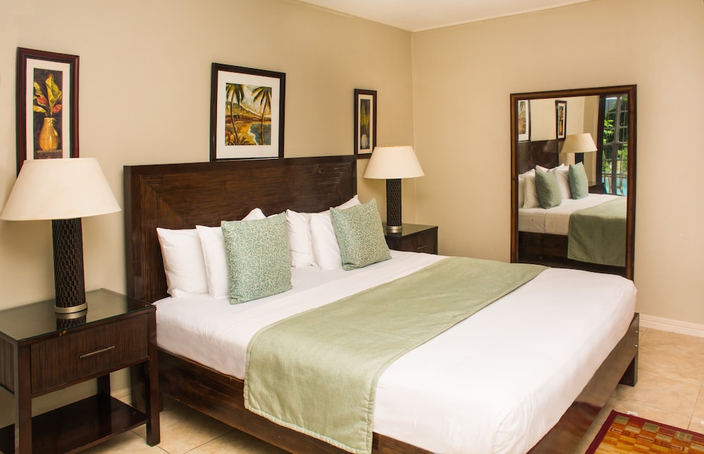 Deluxe Suite, 1 Bedroom, Partial Ocean View, Poolside photo 1