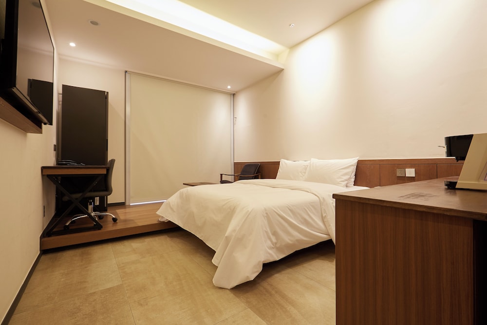 Deluxe Double Room (Over 36 month old surcharge 20000 KRW, Breakfast Included ) photo 2
