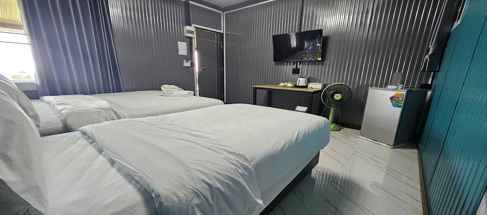 Standard Twin Room - Photo 1
