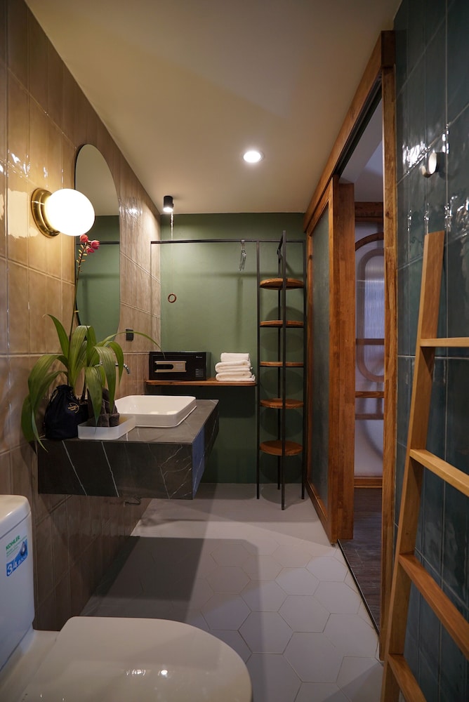 Two-Bedroom Suite - Photo 2