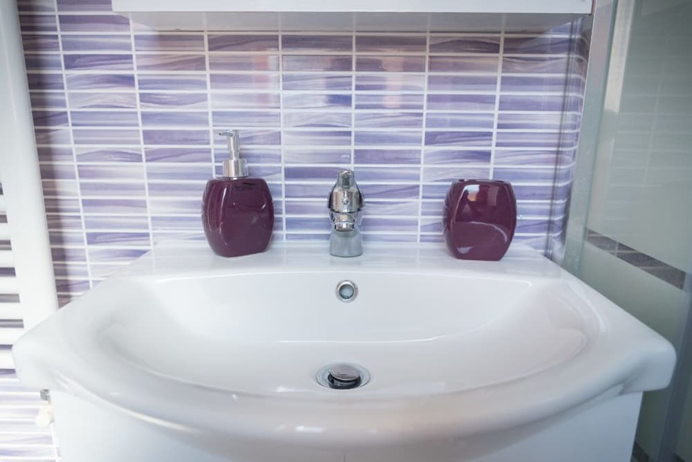 Basic Double Or Twin Room, 1 Double Bed, Ensuite, Ground Floor photo 3