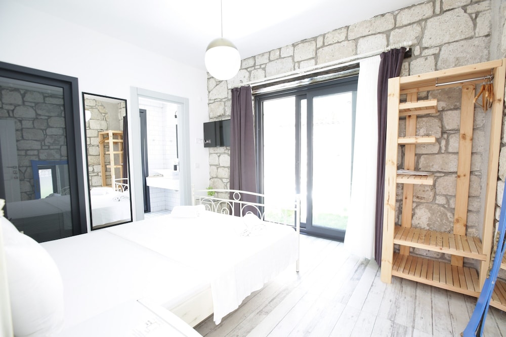 Double Room, Pool View, With Balcony, Mimoza