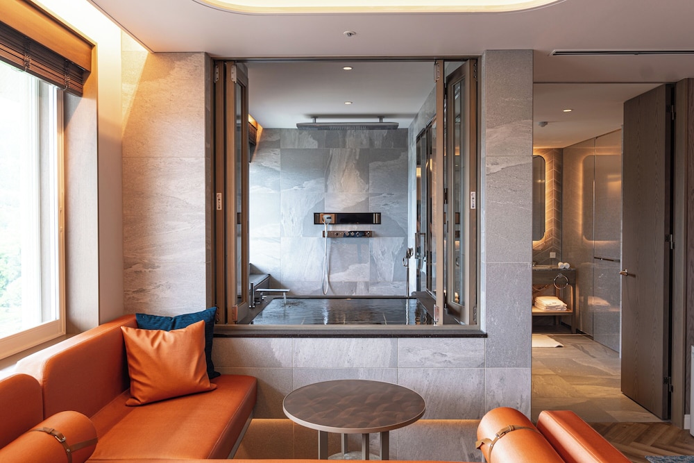 Club Suite, 1 King Bed (View) - Photo 3