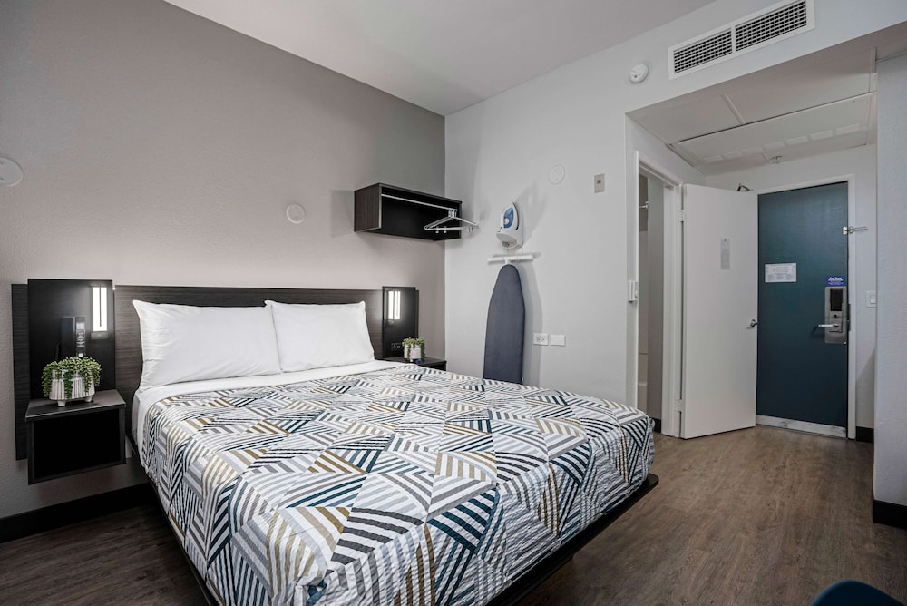 Standard Room, 1 Queen Bed, Accessible, Non Smoking photo 2