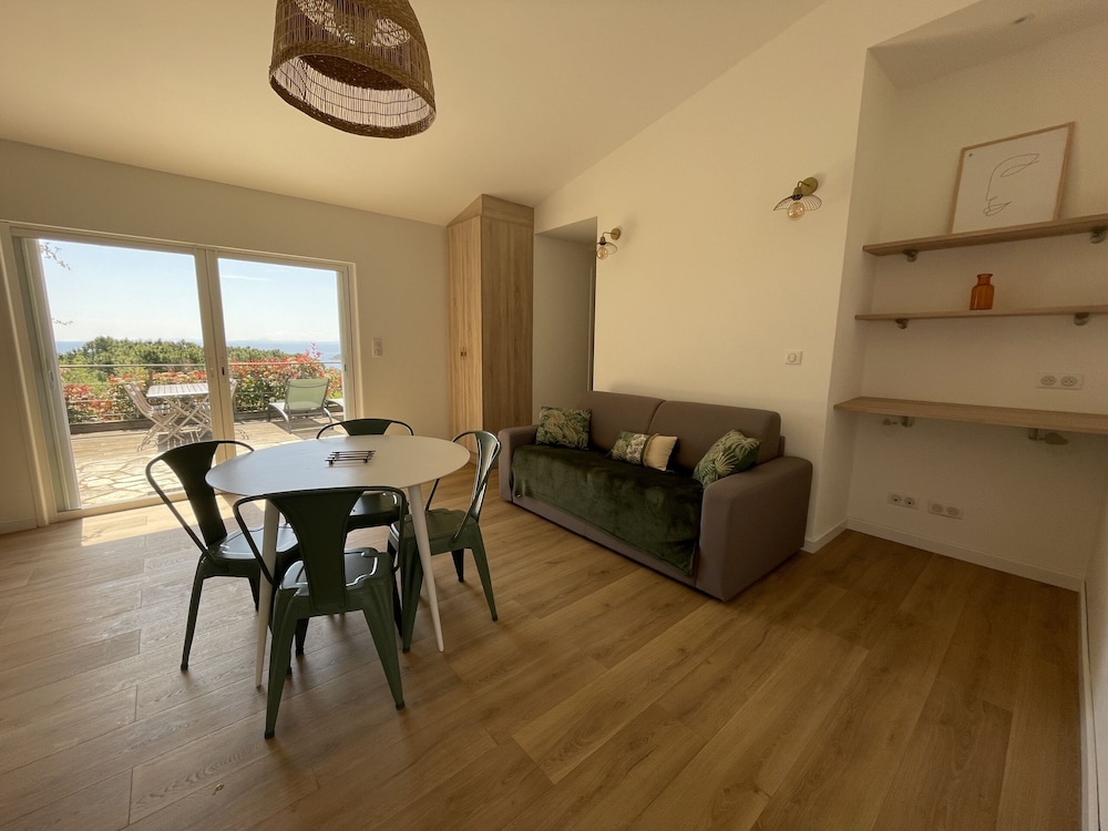 Classic Villa, Sea View (Villa Vue Mer 422)