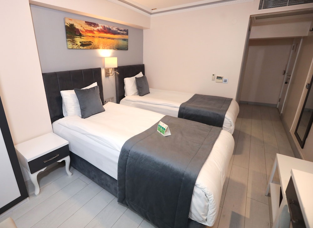 Economy Twin Room photo 1