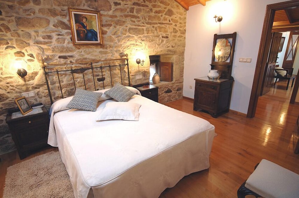 Habitacion N.3,1 cama matrimonio, abuhardillada alta