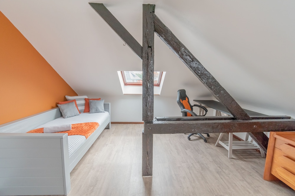 Warm Familiar Apartment - Photo 25
