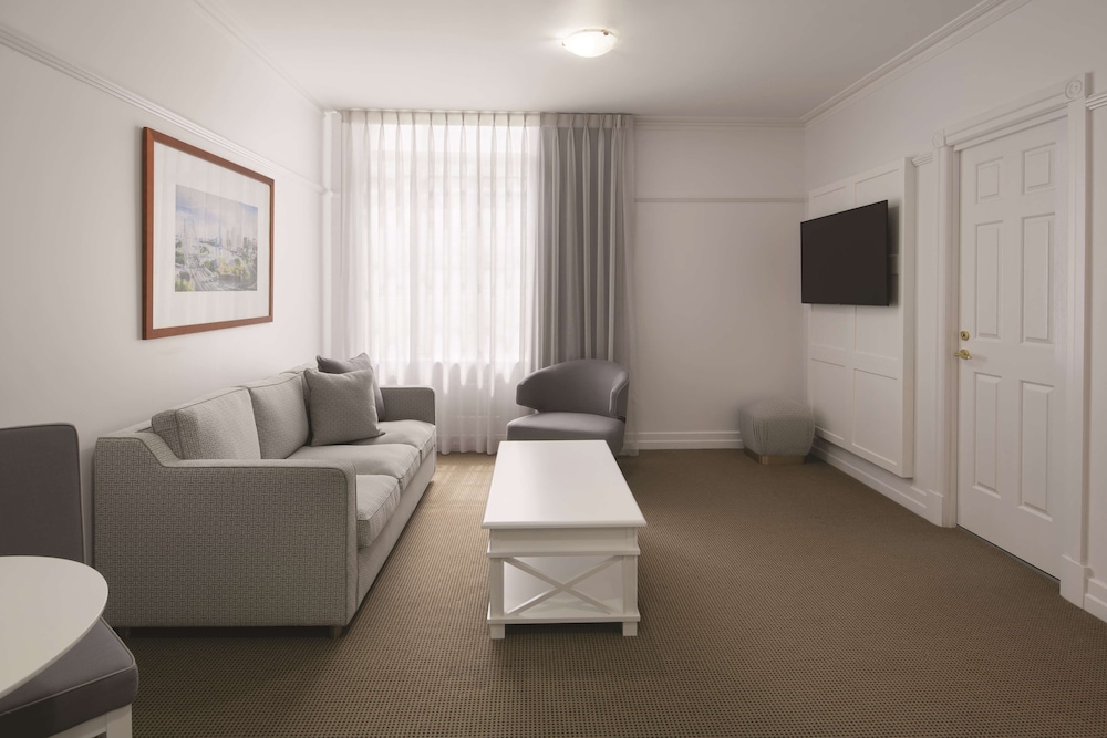Upgraded 1 Bedroom Apartment