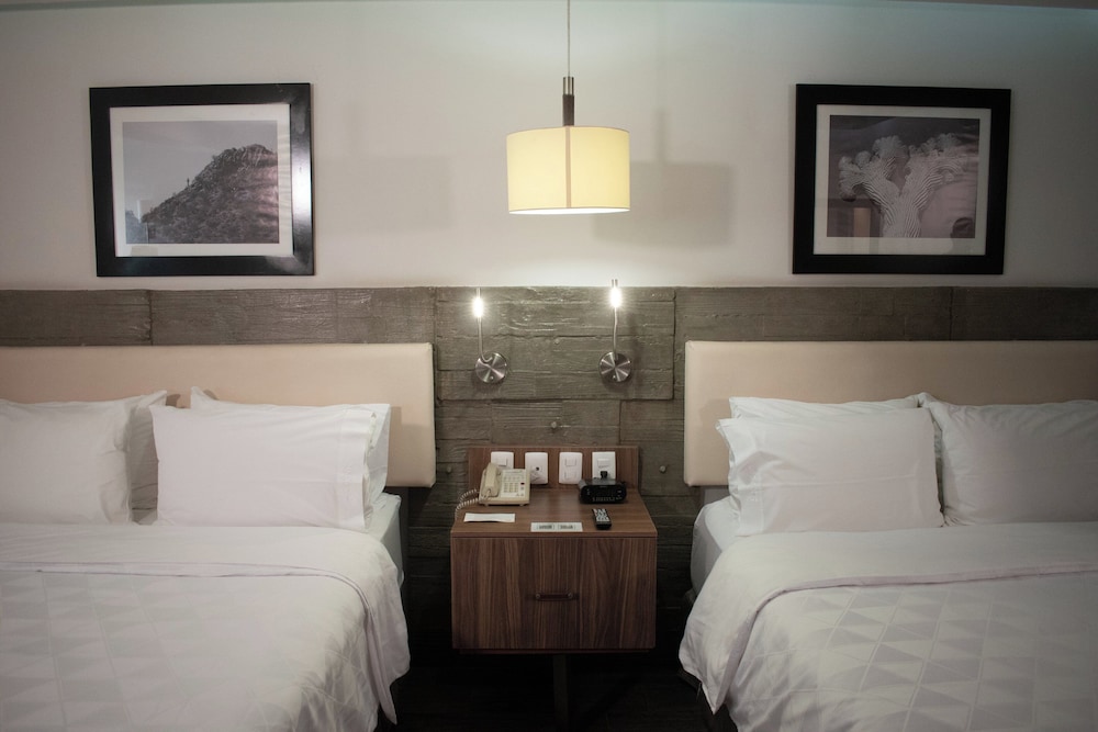 Standard Room, 2 Queen Beds - Photo 7