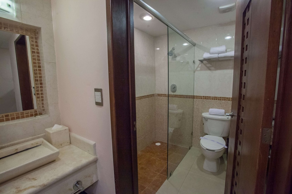 Deluxe Room, 2 Queen Beds photo 3