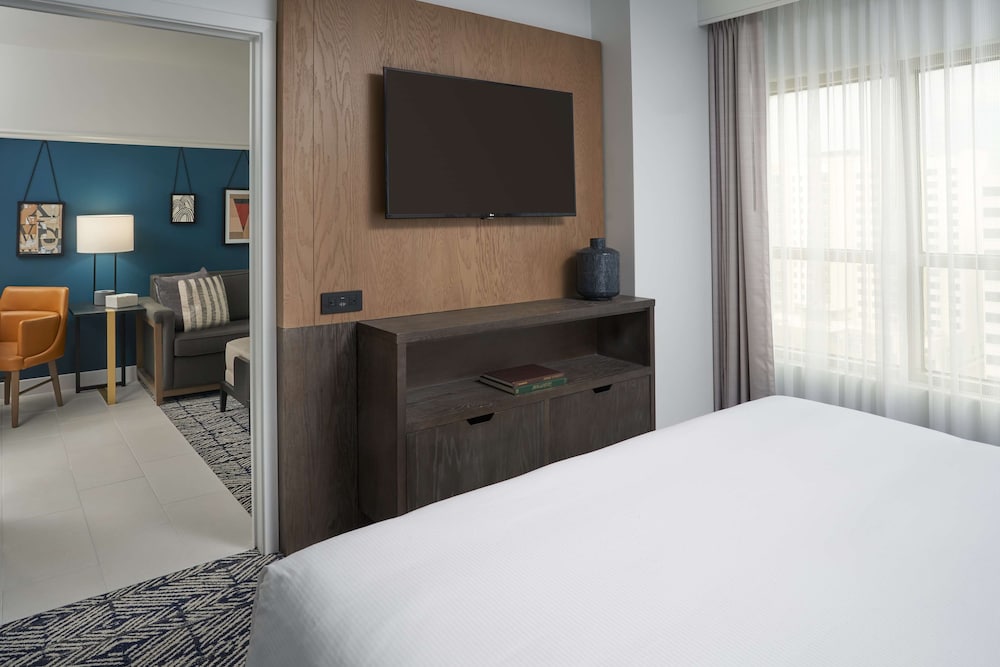 Suite, 1 Bedroom, Accessible (3x3 Shower) photo 3