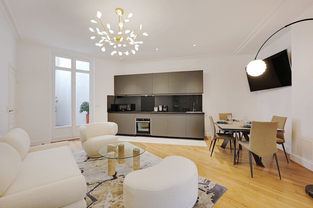 Apartment photo 1
