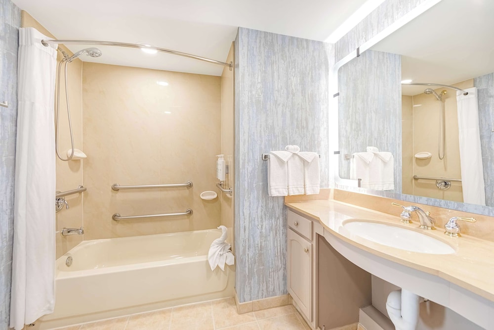 Suite, 1 King Bed, Accessible, Bathtub (Mobility & Hearing) - Photo 5
