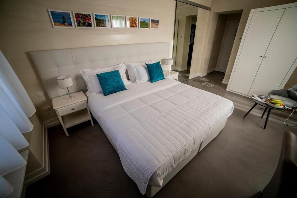 Deluxe Double or Twin Room (Plus)