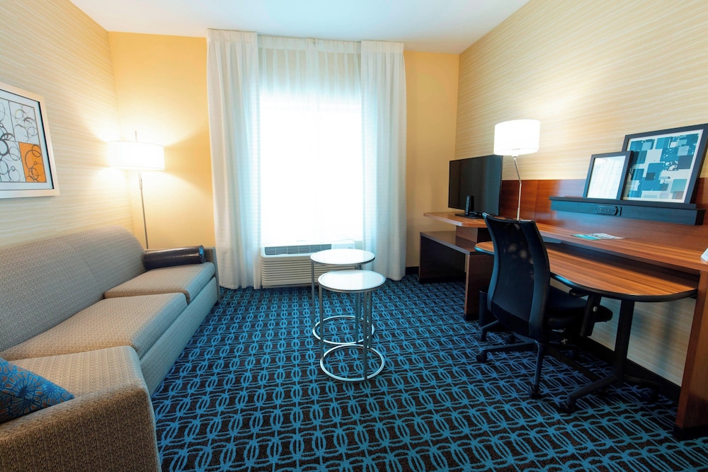Suite, 1 King Bed with Sofa bed photo 1