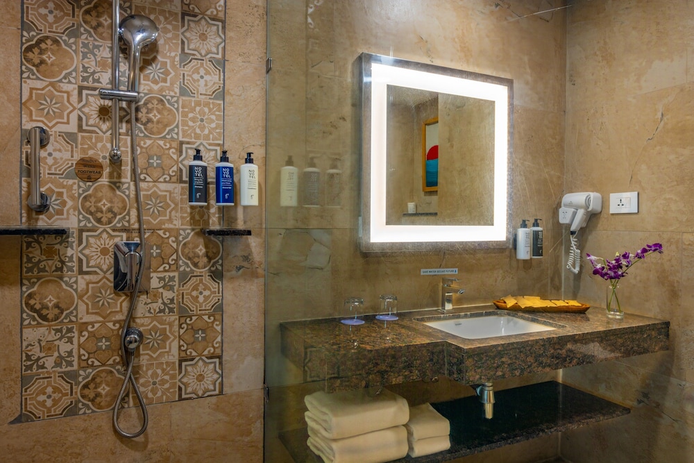 Deluxe Room, 1 Double Bed, Balcony, Ocean View
