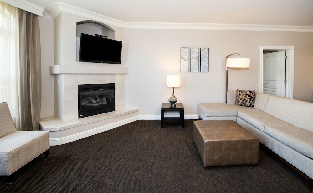 Deluxe Suite, 1 Bedroom - Photo 2