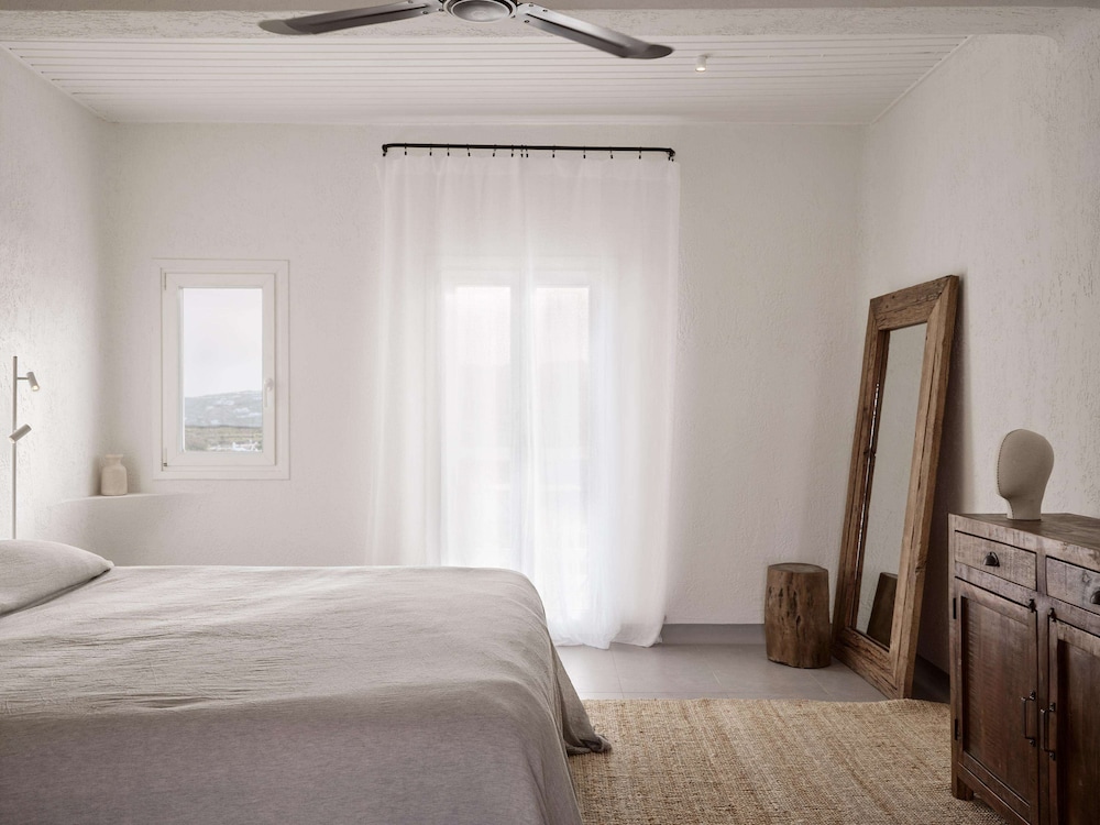 Sunset & Sea View Suite thumbnail 5