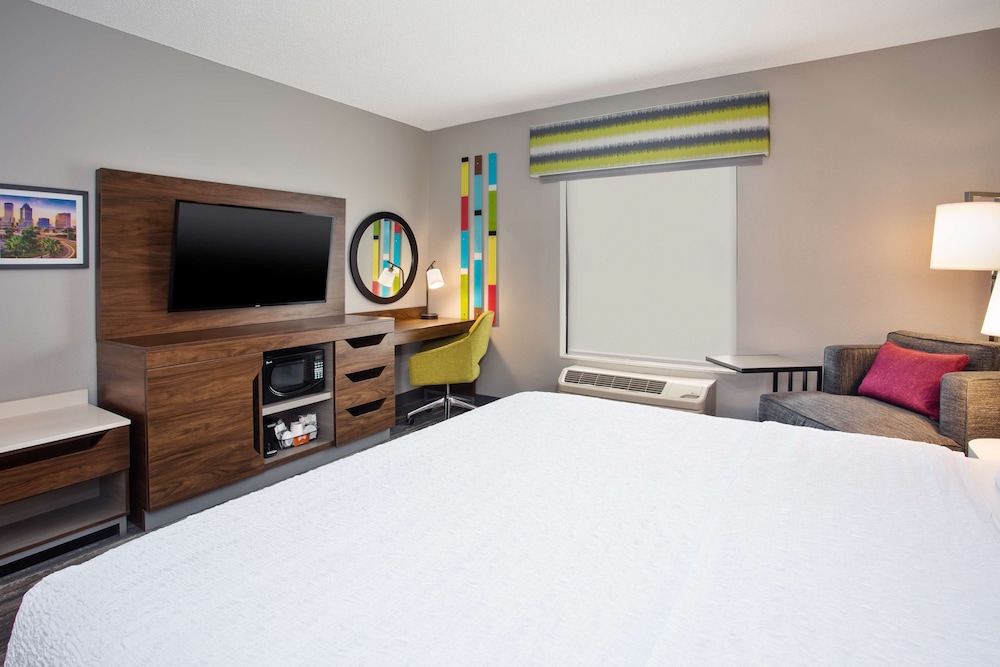 Room, 1 King Bed, Accessible, Bathtub - Photo 2