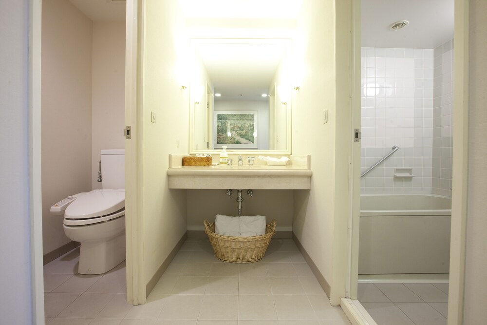 Deluxe Triple Room, Non Smoking (Eco Plan-No Cleaning Service) - Photo 4