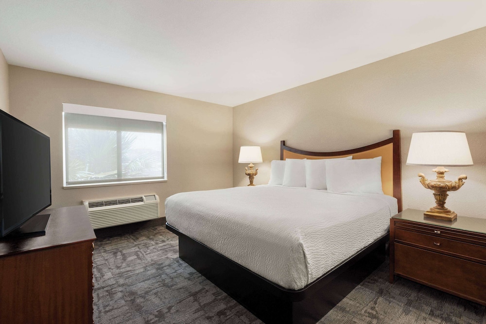 Presidential Suite, 1 King Bed, Non Smoking photo 1