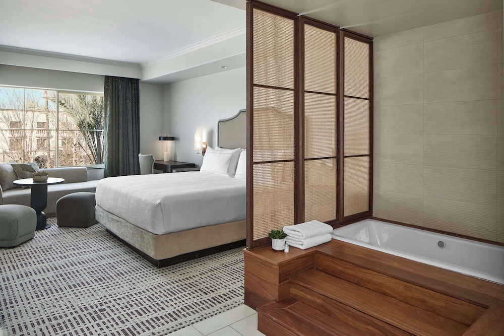 Room, 1 King Bed (Jetted Tub) - Photo 3