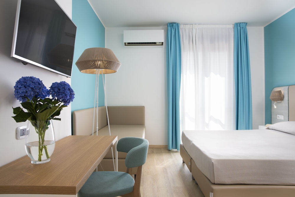 Deluxe Quadruple Room, Sea View photo 2
