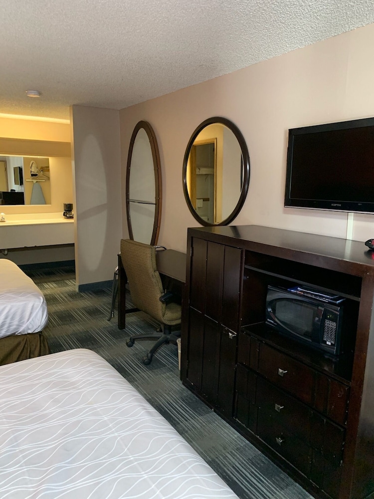 Standard Double Room, 2 Queen Beds - Photo 1