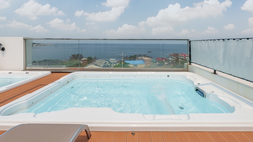 Basic Room, 1 Bedroom (Moon 102 (Pool Villa/Spa/BBQ))