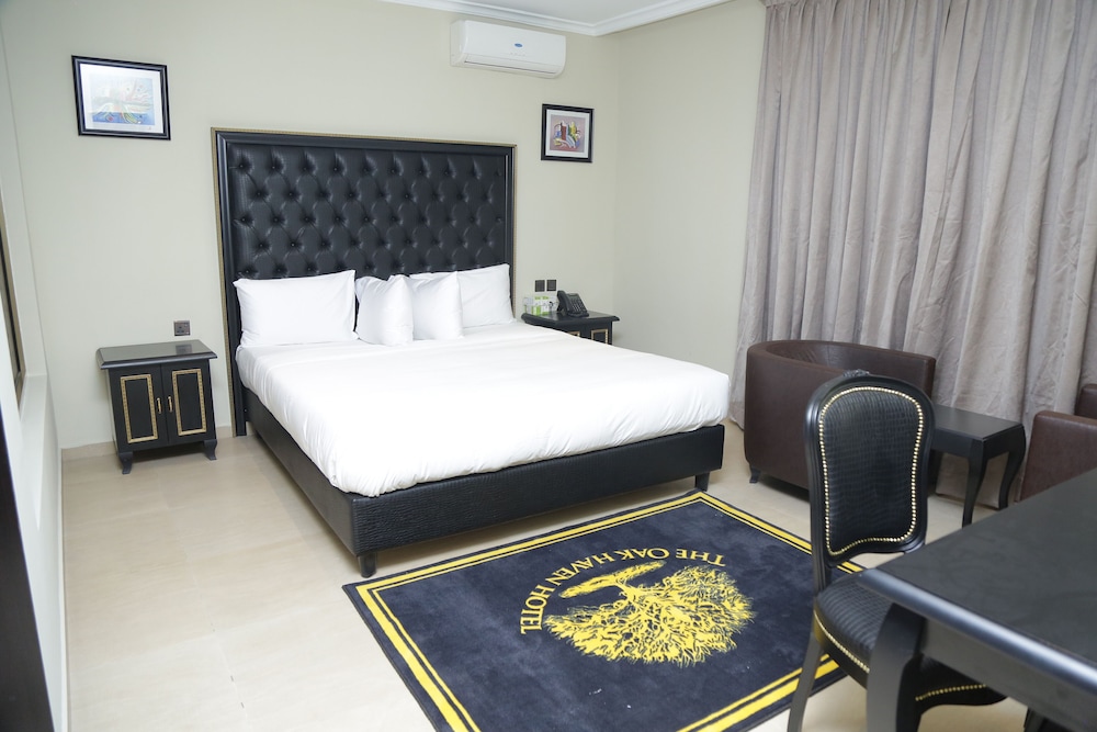 Executive Suite - Photo 2