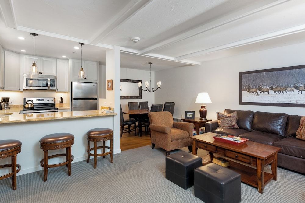 Deluxe Apartment, 2 Bedrooms, Pool Access, Courtyard View