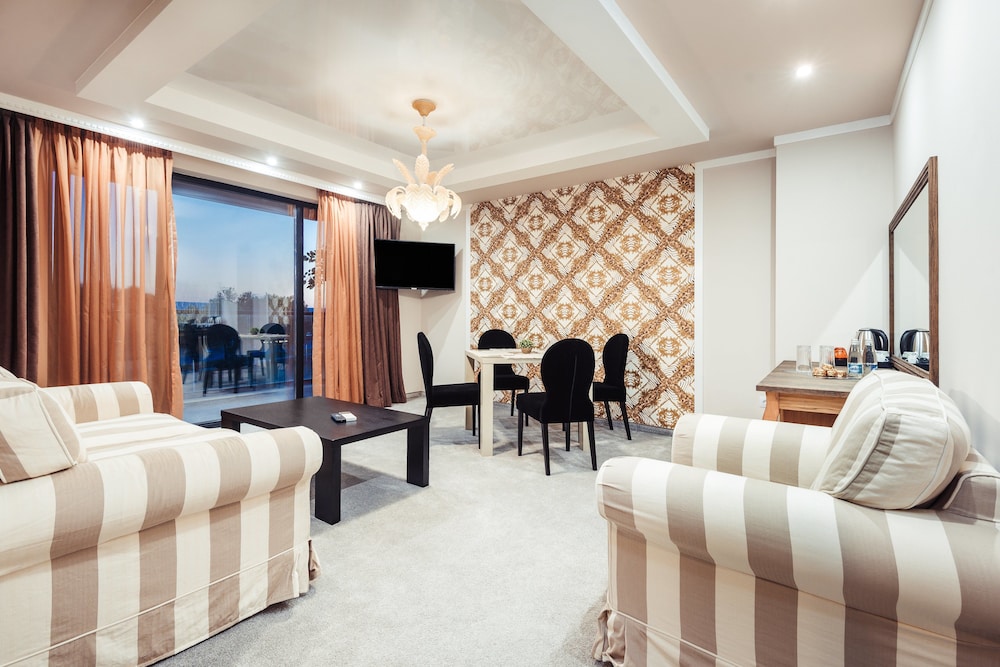 Apartment, 2 Bedrooms, Balcony photo 3