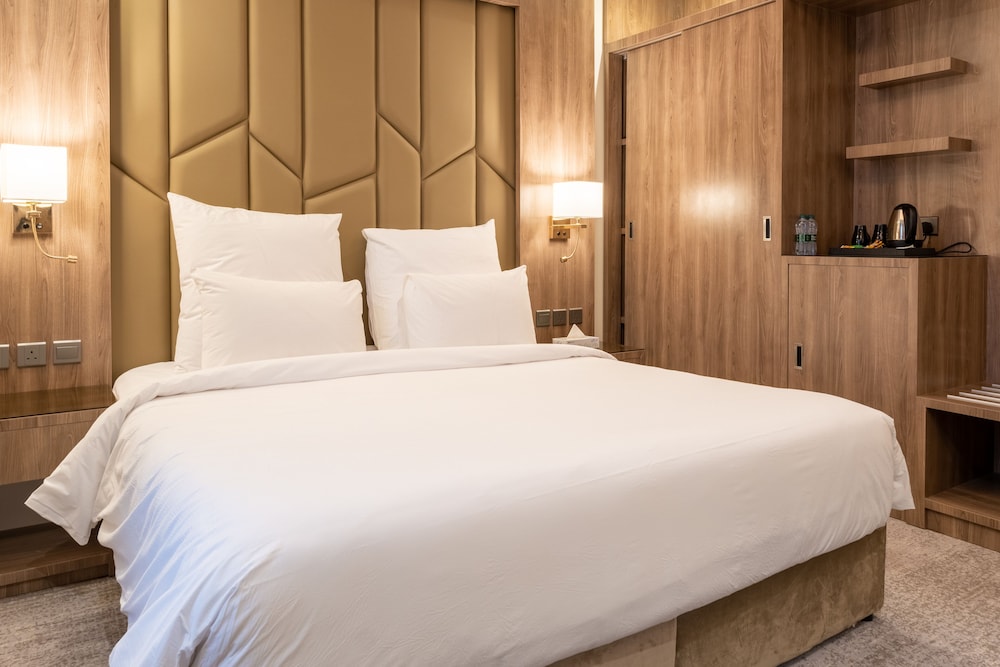 Deluxe Room, 1 King Bed - Photo 1