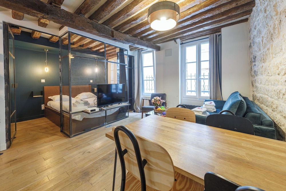 Apartment photo 2