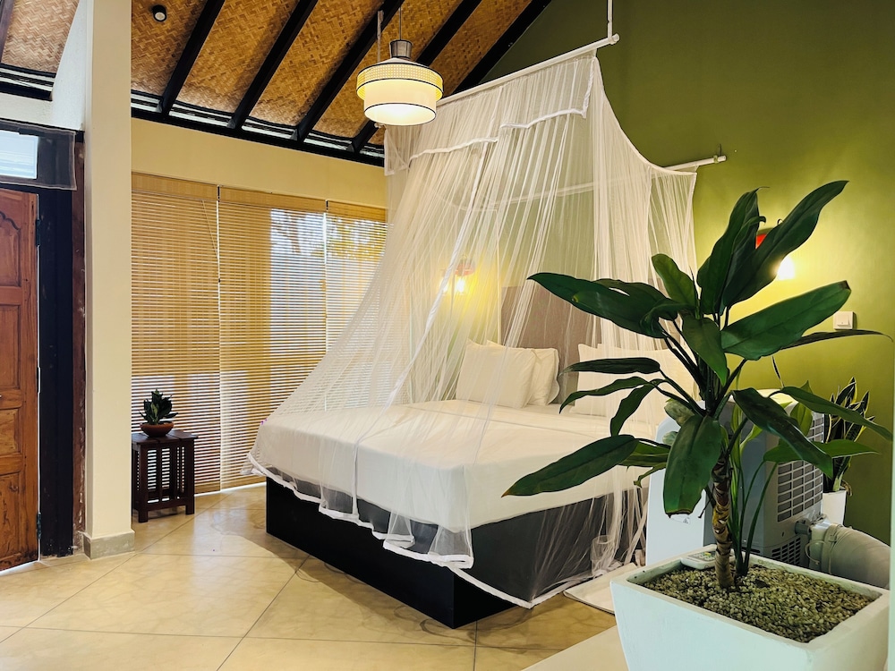 Garden suite with plunge pool