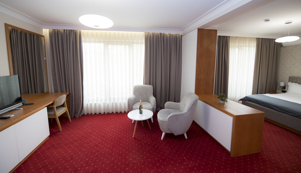 Deluxe Suite, 1 King Bed, Accessible, Non Smoking photo 2