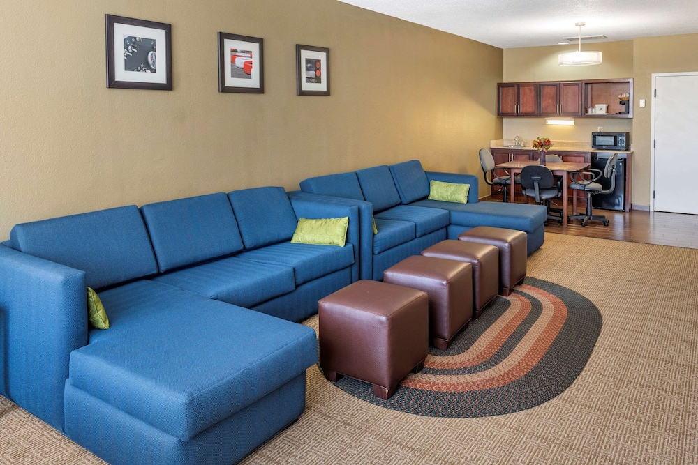 Suite, 1 King Bed with Sofa bed, Non Smoking (2 Person Sofa Bed) photo 2