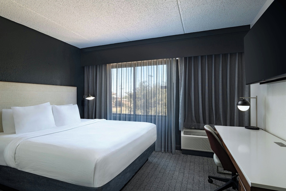 Room - Photo 4