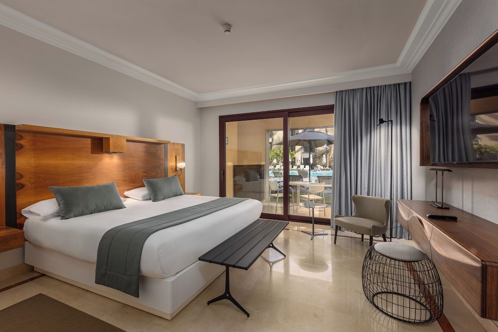 Deluxe Room, Terrace, Pool View