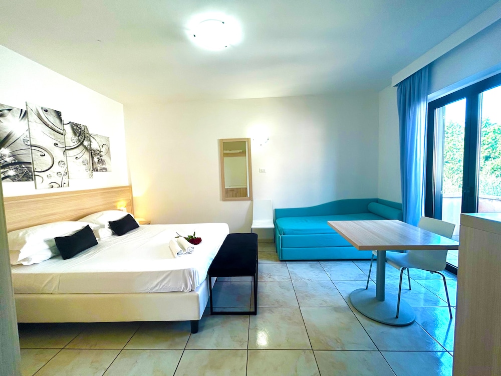 Double Room - Photo 10