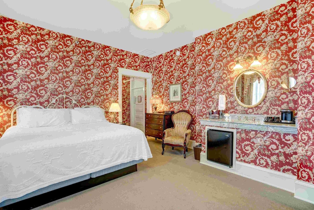 Elite Room, 1 King Bed - Photo 3