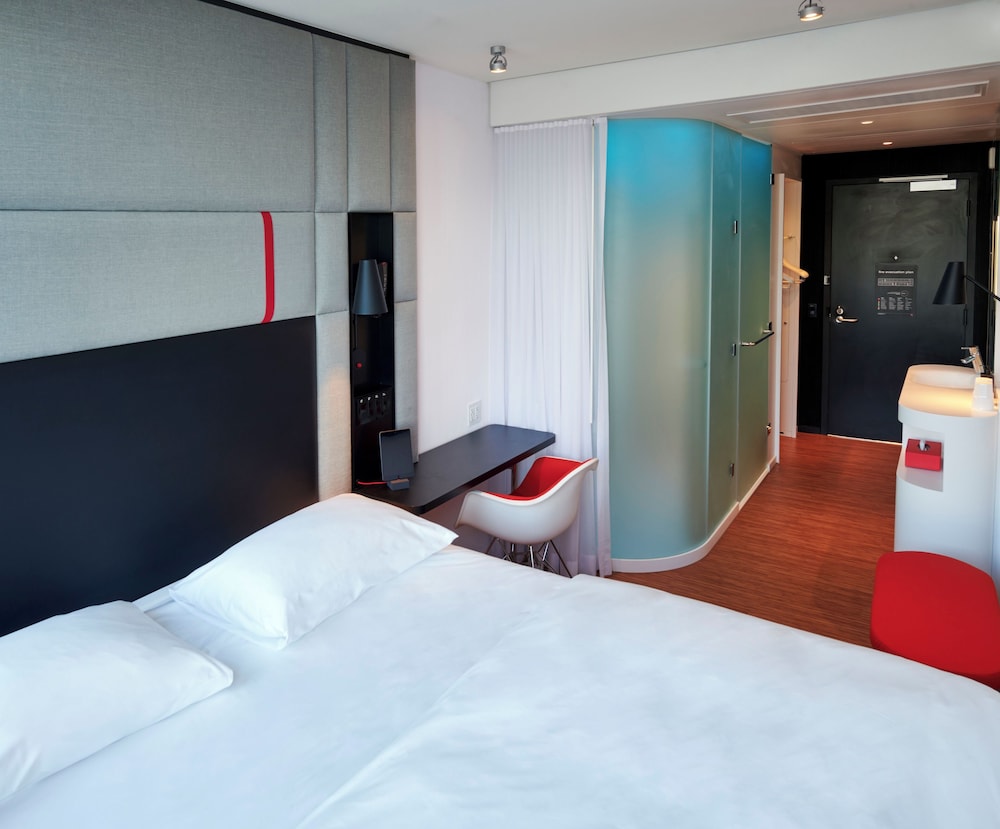 Room, 1 King Bed - Photo 8