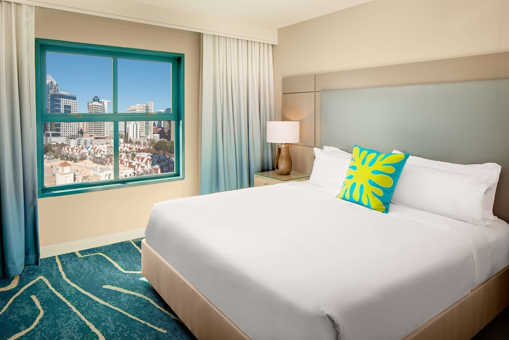 Suite, 1 King Bed with Sofa bed, City View - Photo 3