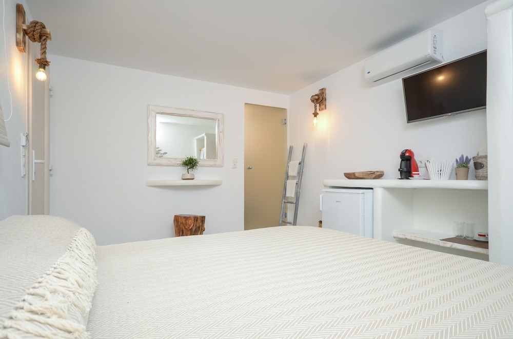 Suite, Hot Tub photo 1